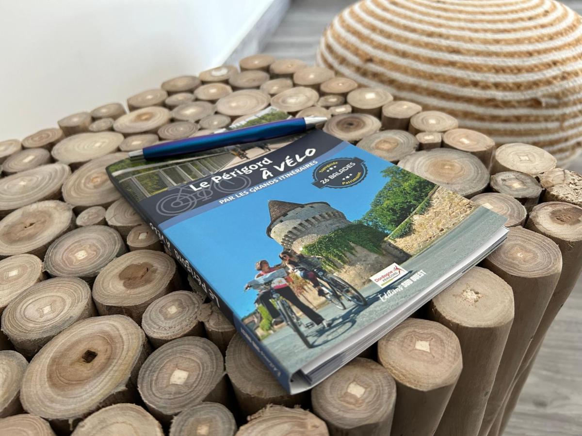 Demeure Du Vallon - Chambres D'Hotes De Charme Azerat ภายนอก รูปภาพ
