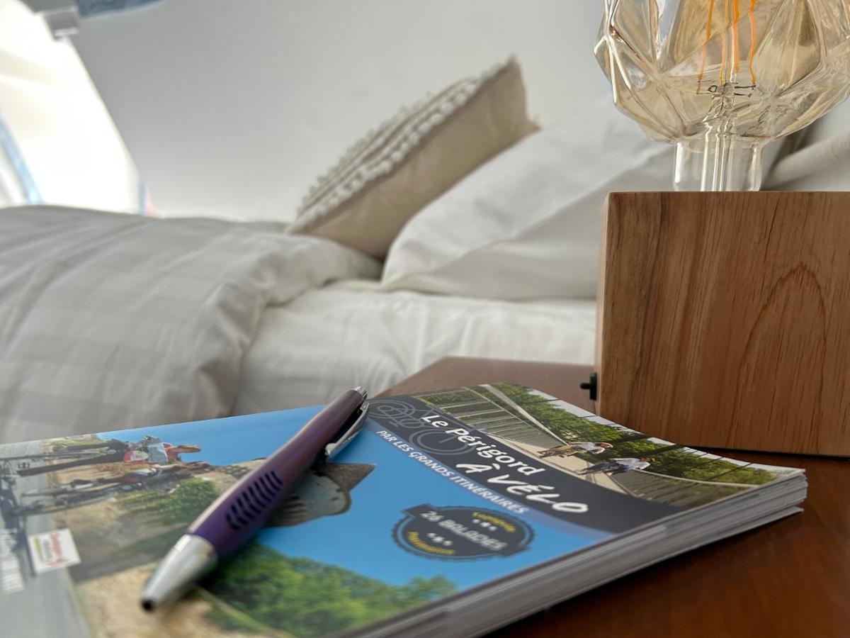 Demeure Du Vallon - Chambres D'Hotes De Charme Azerat ภายนอก รูปภาพ
