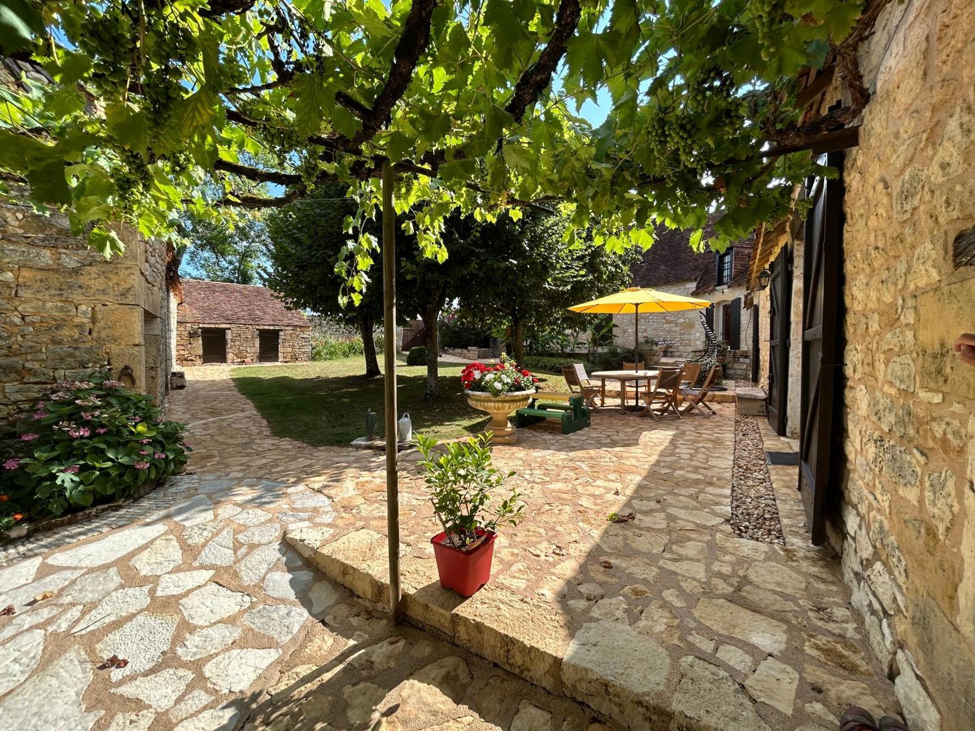 Demeure Du Vallon - Chambres D'Hotes De Charme Azerat ภายนอก รูปภาพ