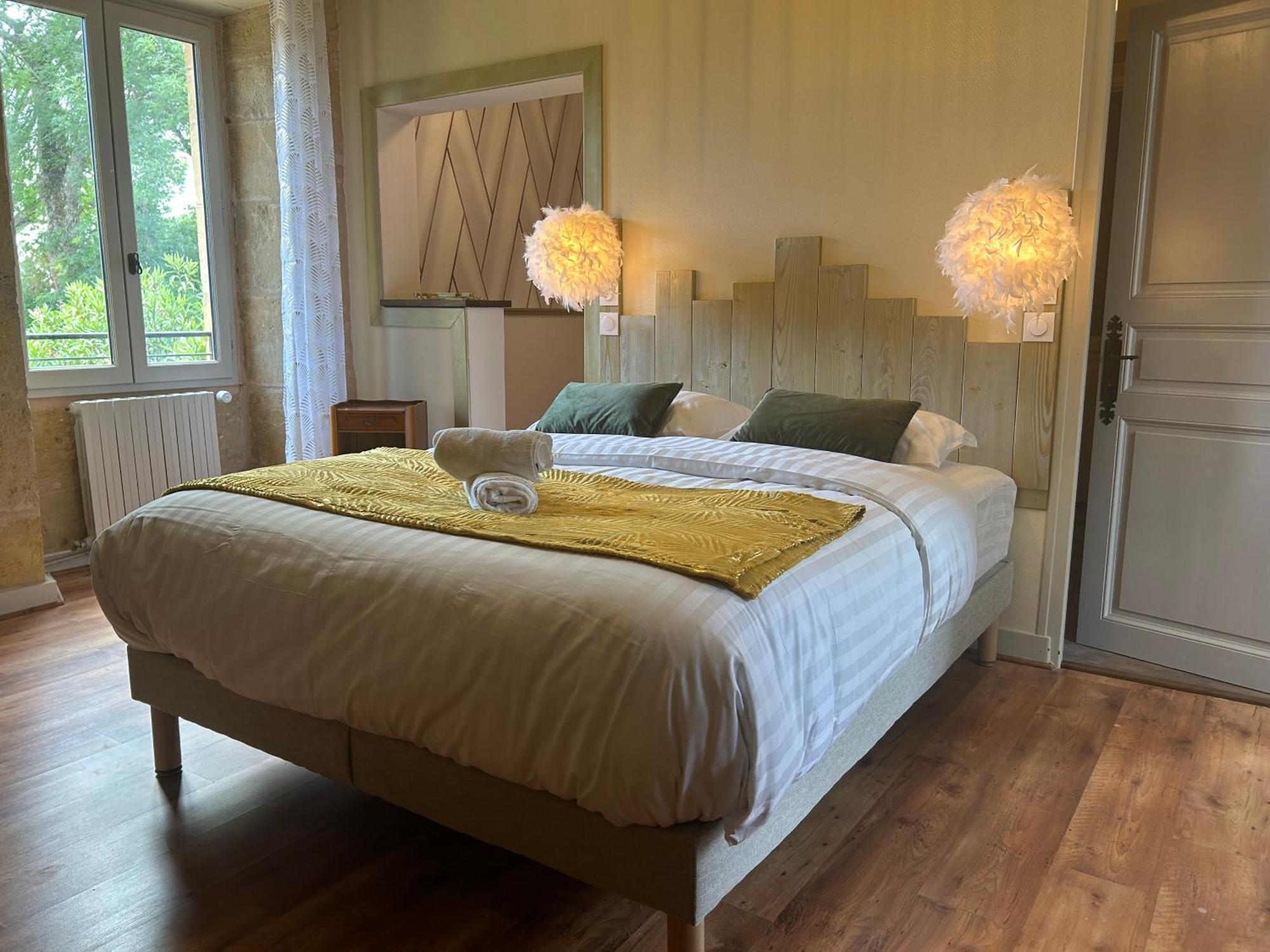 Demeure Du Vallon - Chambres D'Hotes De Charme Azerat ภายนอก รูปภาพ