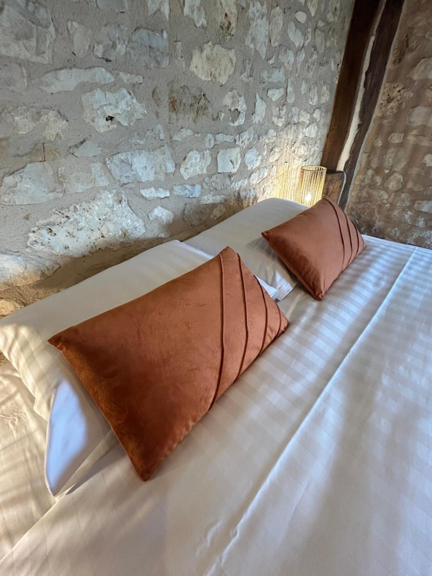 Demeure Du Vallon - Chambres D'Hotes De Charme Azerat ภายนอก รูปภาพ